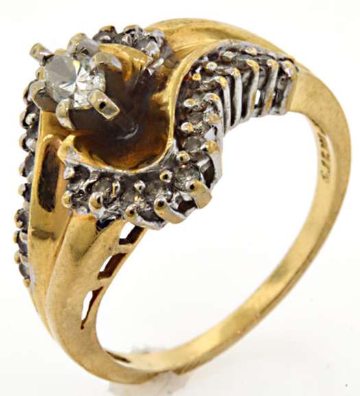 Fashionable 14kt Marquise Diamond Ring