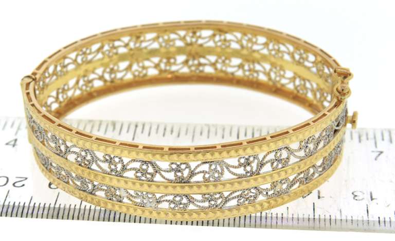 Breathtaking 21kt Filigree aBangle Bracelet