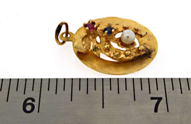 Pretty 18kt Horseshoe Gemstone Pendant