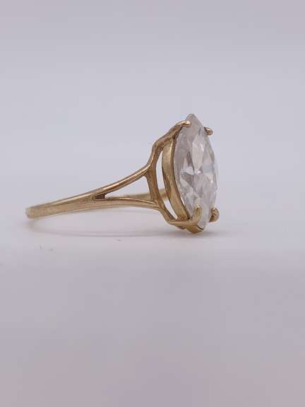 10kt Gold & CZ Solitaire Ring