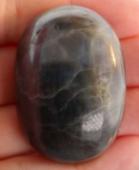 UNTREATED! Gorgeous 304ct gray toned Sapphire