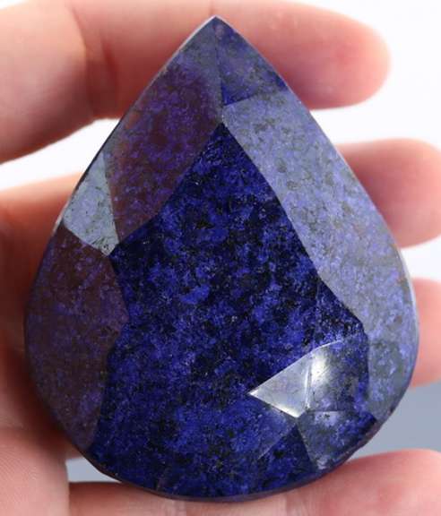 Lavish 885ct royal blue Sapphire