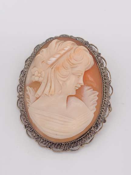 Vintage 10kt Gold Cameo Pin