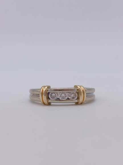 Unisex 14kt Gold Diamond Wedding Band- Size 7