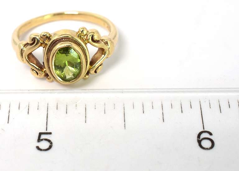 Charming Vintage Peridot Ring in Yellow Gold