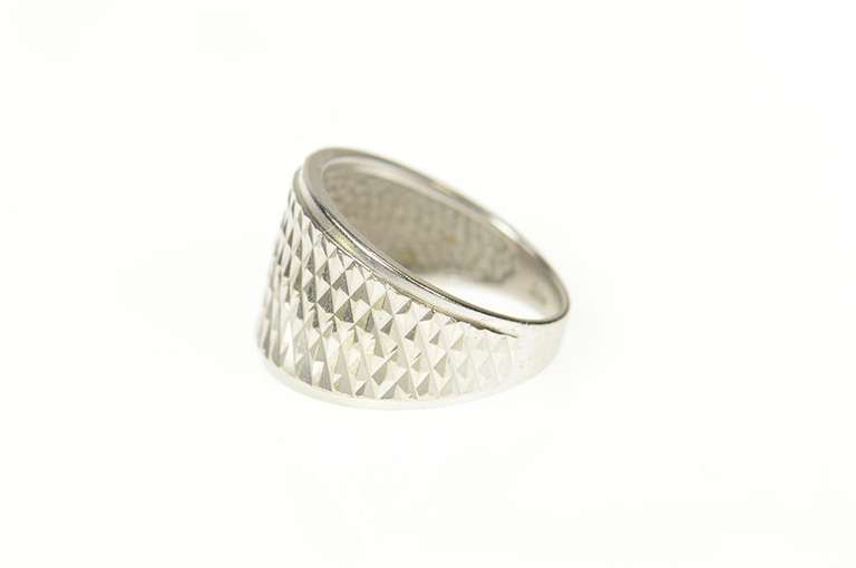 14K White Gold Grooved Lattice Pattern Graduated Band Ring
