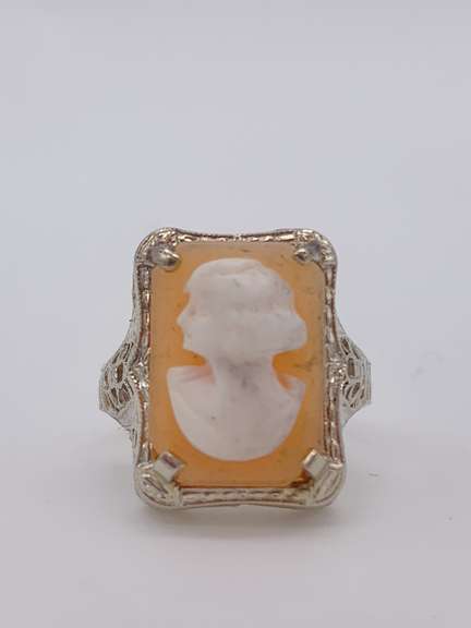 Vintage 14kt Gold Cameo Cocktail Ring