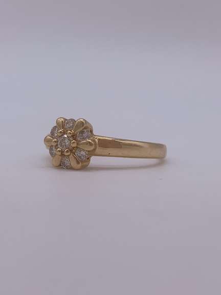 Beautiful 14kt Gold & Diamond Ring