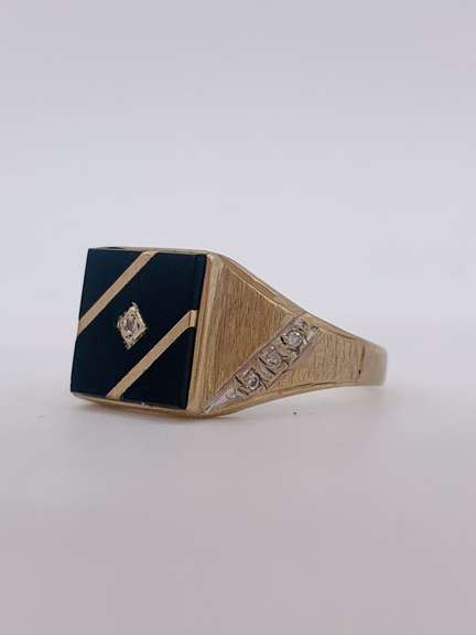 10kt Gold Onyx and Diamond Ring