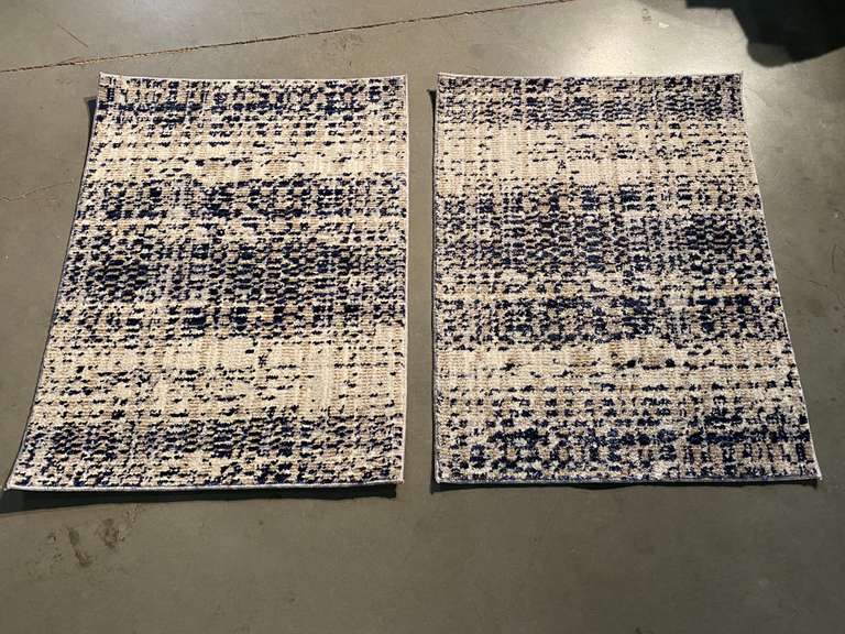 PAIR OF ACCENT RUG
