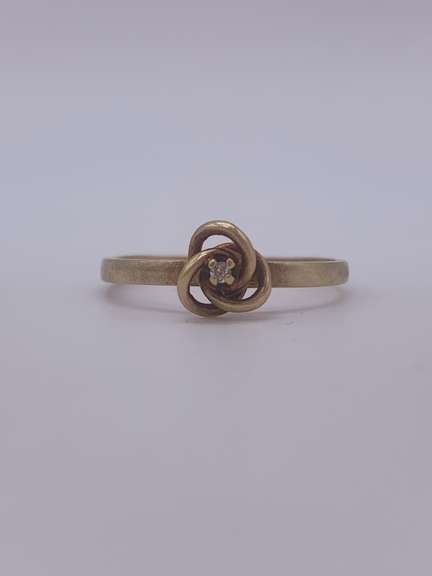 Dainty 10kt Gold Diamond Ring