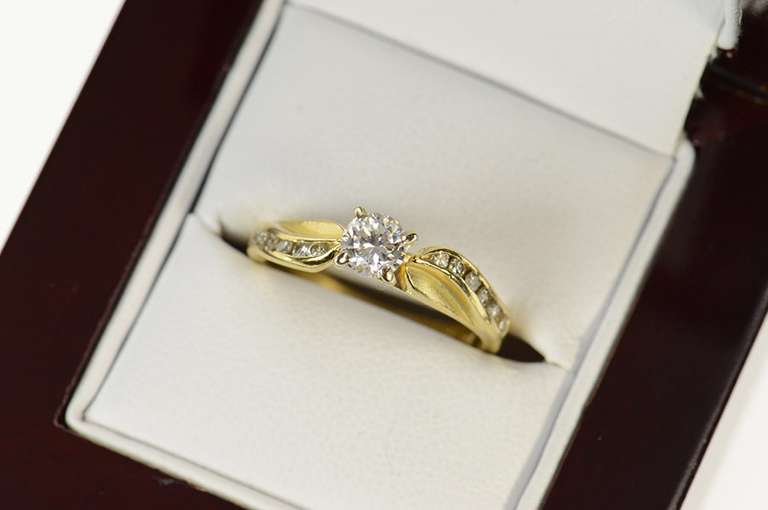 14K Yellow Gold 0.56 Ctw Diamond Engagement Wavy Classic Ring