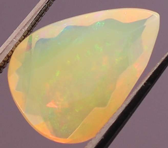 Floral pattern 2.15ct Welo Opal