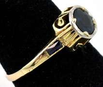 Beautiful Vintage Sapphire Ring in Yellow Gold