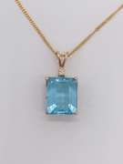 14kt Yellow Gold Blue Topaz Pendant Necklace