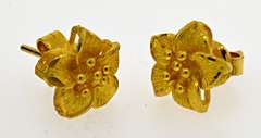 Beautiful 18kt Flower Earrings