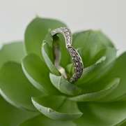 High-End Platinum Wavy Diamond Band