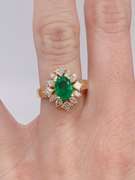 Gorgeous 18kt Gold, Emerald, & Diamond Ring