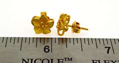 Beautiful 18kt Flower Earrings