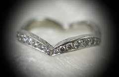 High-End Platinum Wavy Diamond Band