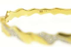18K Yellow Gold Retro Wavy Diamond Oval Bangle Bracelet