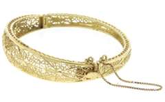 Unforgateble Yellow Gold Openwork Filagree Hinged Bangle Bracelet