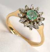 Sweet 18k Emerald & Diamond Ring