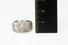 14K White Gold Grooved Lattice Pattern Graduated Band Ring