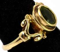Charming Vintage Peridot Ring in Yellow Gold