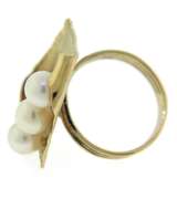 Powerful yellow Gold Abstract 3 Peaarl Ring