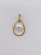 14kt Yellow Gold & Pearl Pendant
