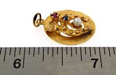Pretty 18kt Horseshoe Gemstone Pendant