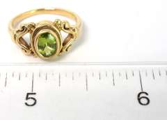 Charming Vintage Peridot Ring in Yellow Gold