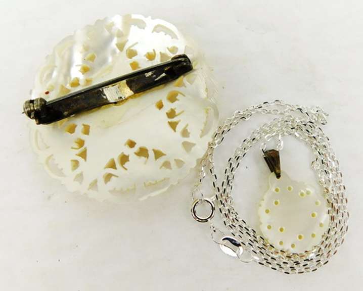 Vintage Mother of Pearl Star Brooch & Necklace