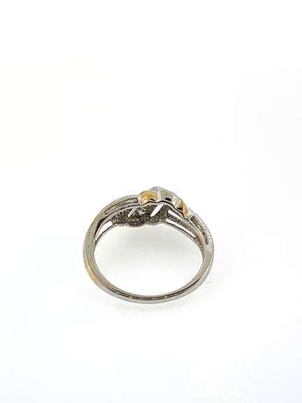 Fashionable 10kt Diamond Crossover Band Ring