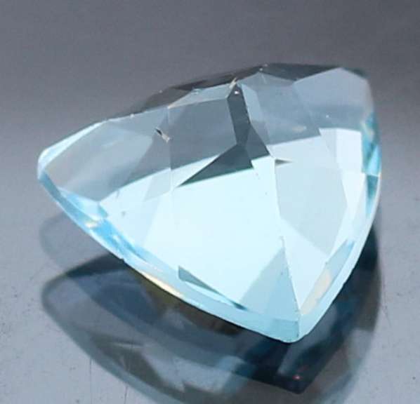 Brilliant! 5.47ct high fire trillion cut Topaz