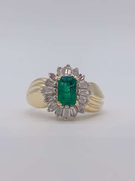 14kt Gold Emerald & Diamond Cocktail Ring