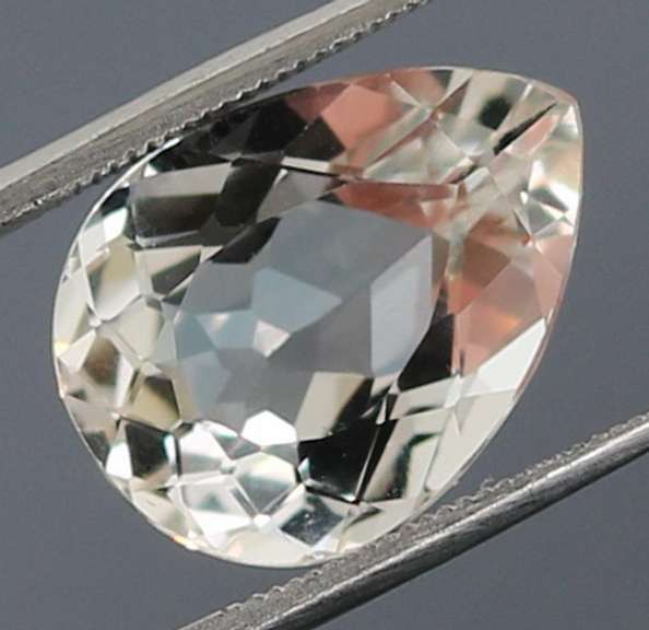 Gorgeous 7.40ct diamond white Topaz