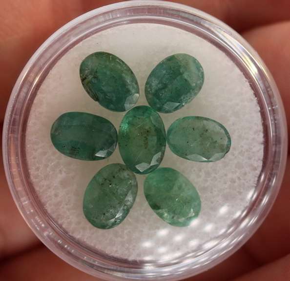 Rich 6.81ct 7pc green Emerald set