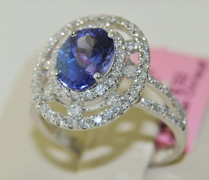 Tempting Tanzanite and Diamond 18kt Ring