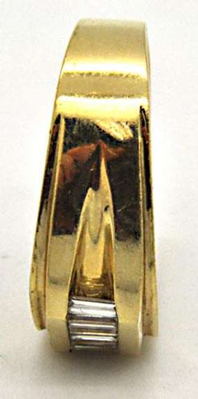 MEN'S 14KT YELLOW GOLD AND DIAMOND RING.