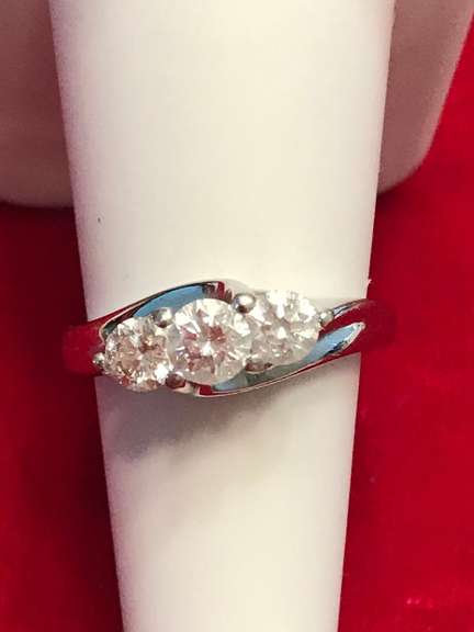 ladies 14k white gold diamond ring.
