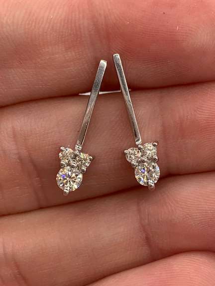 14kt White Gold Diamond Earrings