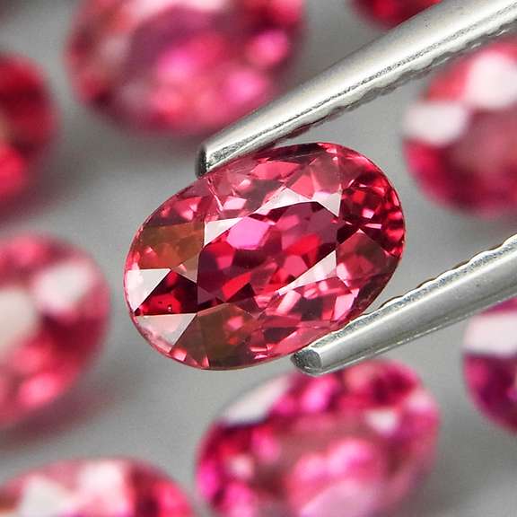 Amazing 8.37ct oval cut violet pink Garnet set