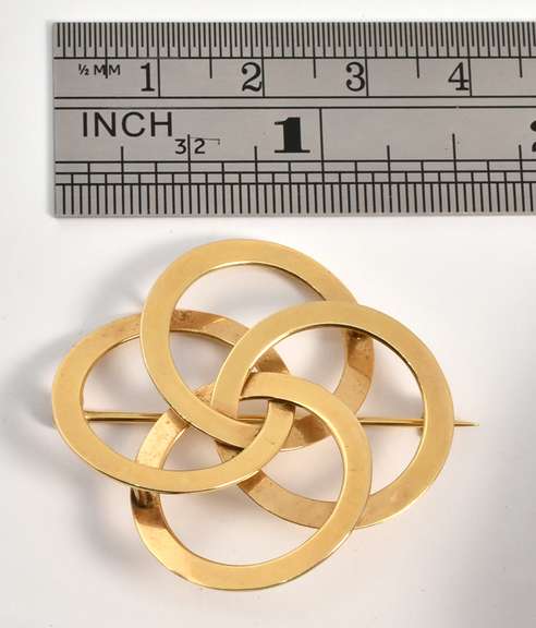 Stylish Interlocking Circles Brooch