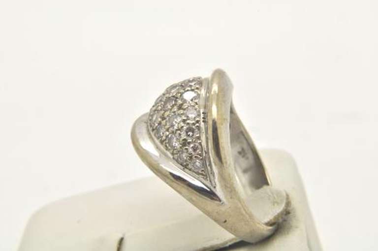 LADIES 18 KT WHITE GOLD DIAMOND RING