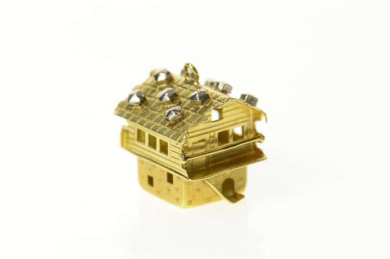 18K Yellow Gold 3D Ornate Retro Cabin House Home Charm/Pendant