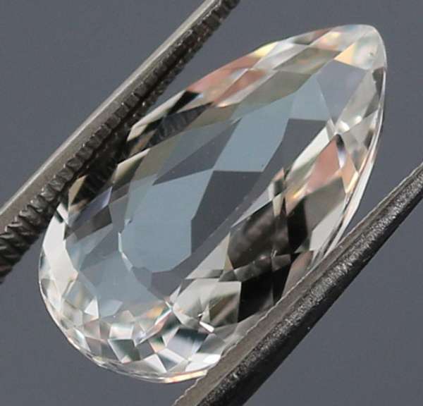 Glittering 6.5ct UNHEATED diamond white Topaz