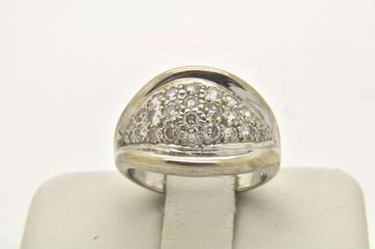 LADIES 18 KT WHITE GOLD DIAMOND RING