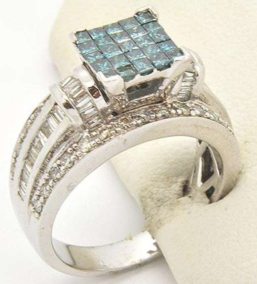 LADIES BLUE & WHITE DIAMOND RING.